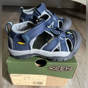 NWT- KEEN Unisex-Child Venice H2 Closed Toe Water Sandals
